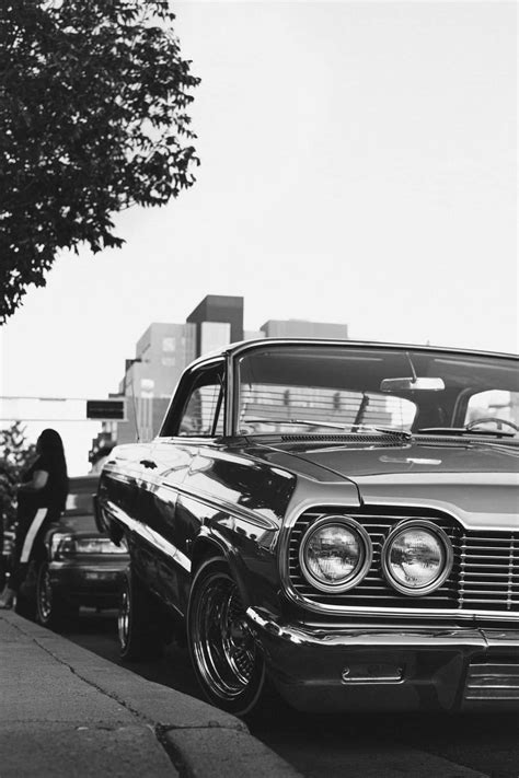 Download Black And White Vintage Car 4160 X 6240 Wallpaper Wallpaper