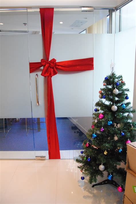 Top Office Christmas Decorating Ideas Flawssy