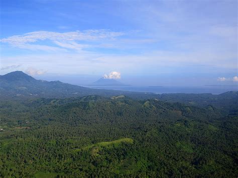 Ekstrim tomohon sulawesi utara kunjungan februari 2020 jual kucing, anjing, kelelawar, tikus dll. Gunung Tumpa Melihat Indahnya Pemandangan Kota Manado ...