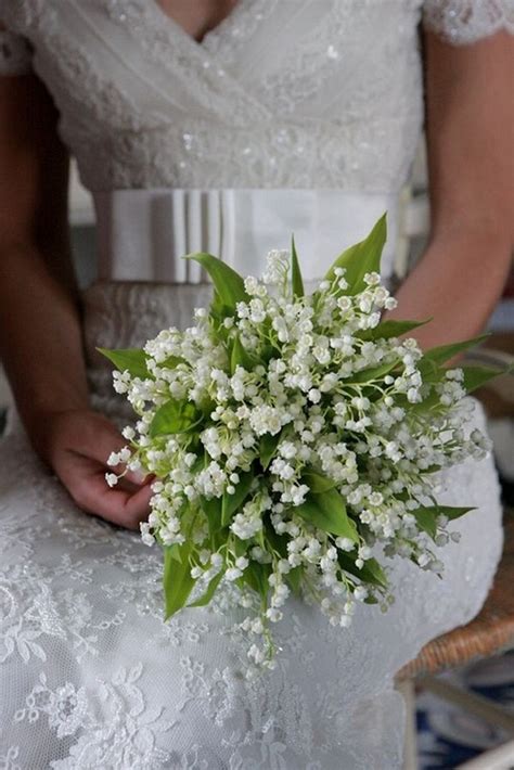 Flower bouquet wedding spring simple pictures. 23 Beautiful Wedding Bouquets for Winter Brides ...