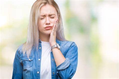 Dental bonding is a safe, quick, inexpensive way to restore the natural look and feel of your chipped front tooth. 5 Ways to Fix Your Chipped Tooth & What Your Dentist Will ...