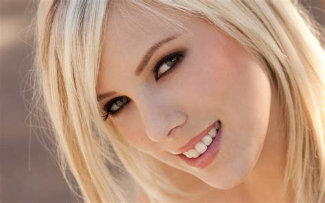 Beautiful Blondes Wallpapers Images Photos Pictures ...