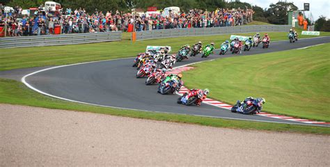 british superbike race one report from oulton park roadracing world magazine motorcycle