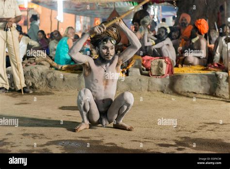 Naga Sadhu Avec Stick Shivratri Mela Bhavnath Photo Stock Alamy