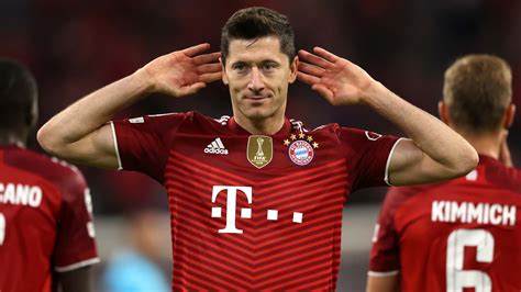 Bayern Munich Star Lewandowski Sets New Champions League Record For