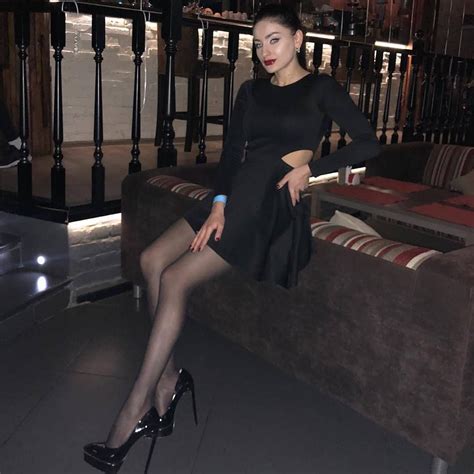 Mini Skirts And Sexy Legs — Nita Xu Nita Xu 👸