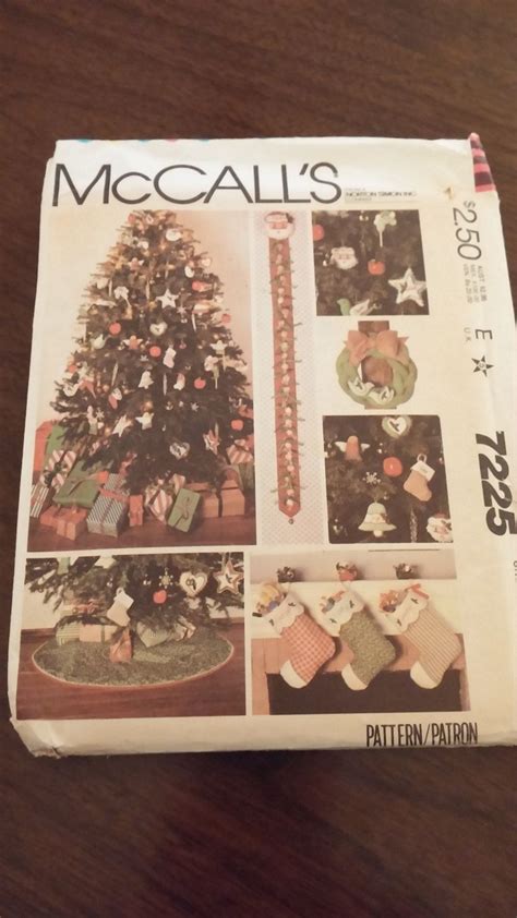 Mccalls Craft Sewing Pattern 7225 Christmas Tree Skirt Etsy Crafts