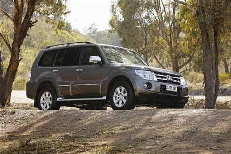 Review 2012 Mitsubishi Pajero Exceed Review