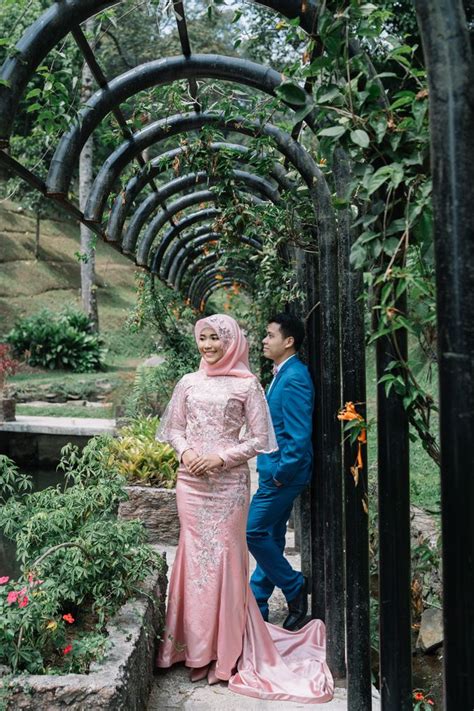 Foto Praweding Kebun Karet Ide Prewedding Hijab Di Fotografi Pengantin Pose Perkawinan