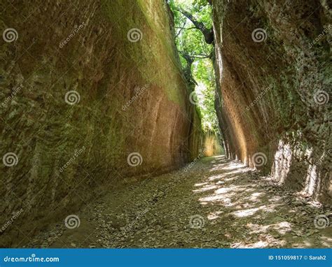 Sovana Toscane Italie Juin Par L Interm Diaire De Cave Chemins Coup S Profonds D