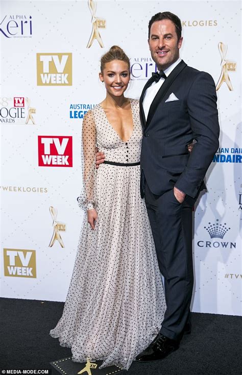 Home And Away Star Sam Frost Shares Sweet Photos With Her Boyfriend Dave Bashford Daily Mail