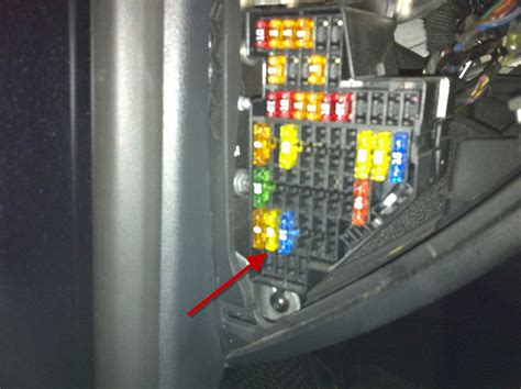 Then it must be the fuse, but i can't figure which fuse it is. 25 2008 Vw Passat Fuse Box Diagram - Wiring Database 2020