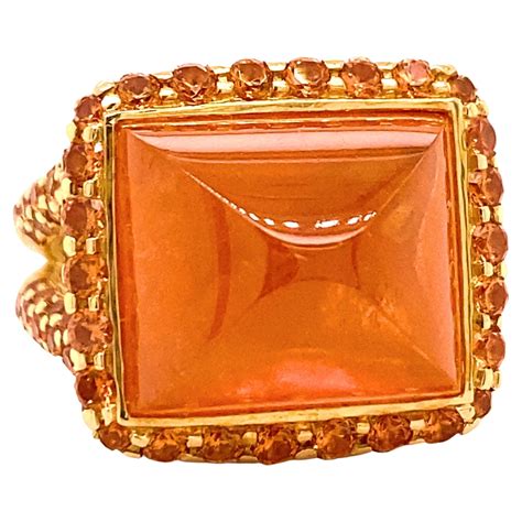 Rodney Rayner 18kt Gold Ring 927 Carat Yellow Sapphires And 85 Carat