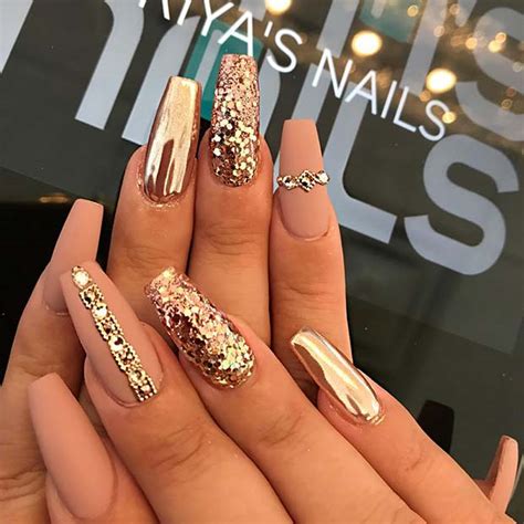 43 Gorgeous Gold Nail Designs For Your Next Salon Visit Hatinews