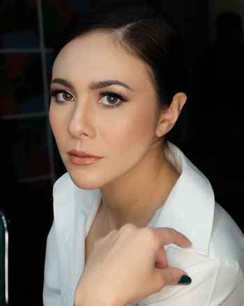 Dalam unggahan instagram story steffi zamora terbaru, terdapat potret wajah niko al hakim yang tersenyum. 25 Artis Cantik Indonesia Dengan Wajah Blasteran - Blog Unik
