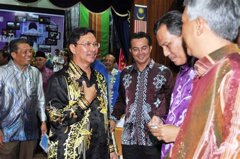 langsung sidang media ketua pengarah kesihatan, tan sri dr noor hisham abdullah berhubung perkembangan terkini. MY BUKHARY: Majlis Persaraan Pengarah Pelajaran Negeri ...