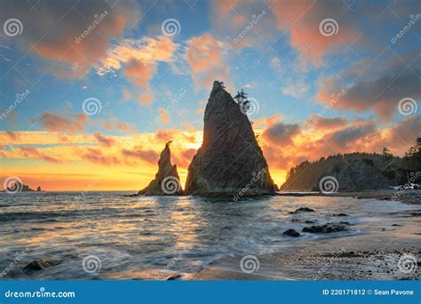 Olympic National Park Washington Usa At Rialto Beach Stock Photo