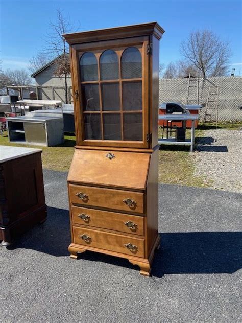 Maple Secretary Desk Bnd Treasure Chest