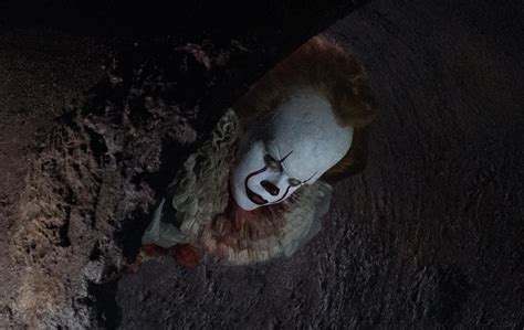 It Image Of Pennywise From Stephen King Adaptation Is Nightmare Fuel The Independent The