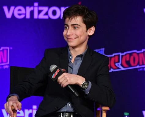Aidan gallagher, the teen actor on netflix's 'umbrella academy' has allegedly said some pretty nasty things online. How Old Is Aidan Gallagher From 'The Umbrella Academy ...