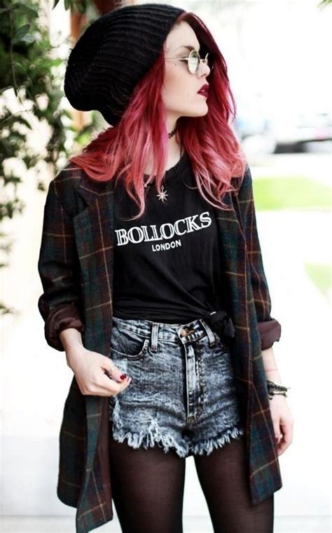 7 Street Style Outfits With Beanies To Recreate This Fall Grunge Fashion Outfits Grunge