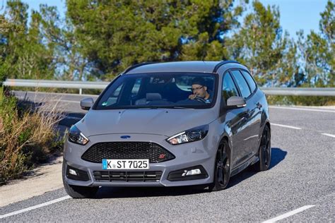 Ford Focus St Estate 2015 Review