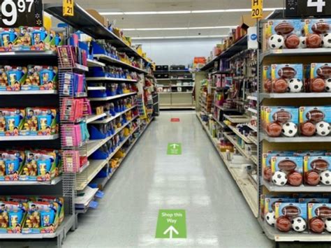 New Walmart One Way Aisles Lead The Latest Dallas Covid 19 News
