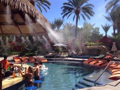 17 Of Americas Best Swim Up Bars Swim Up Bar Best Resorts Pool