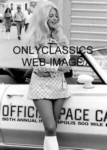 SEXY HOT BLONDE LINDA VAUGHN 1972 INDY 500 PHOTO OLDS PACE CAR PINUP