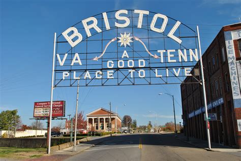 Food city is trucking company providing freight transportation services and hauling cargo. Bristol Sign