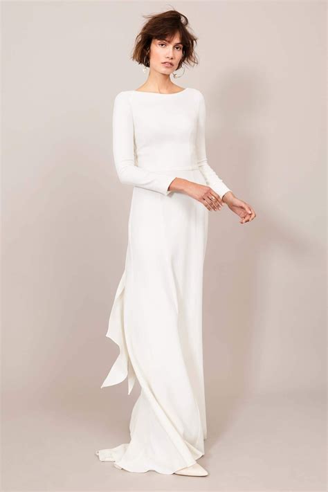 Mit kleiner schleppe , raffiniertem grafischem muster oder aufgestickten sternen und pailletten ergeben sich ganz besondere, individuelle outfits. Brautkleid - Pure Palais Dress | Kaviar gauche brautkleid ...