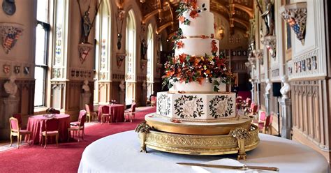Залезли в школьный шкафчик дианы. Royal Wedding Cakes Through the Ages: Princess Eugenie ...