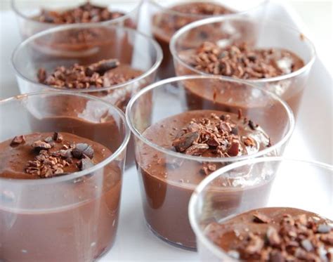 Sin duda alguna, el mousse de chocolate es uno de los postres más tentadores que existen. Mousse de Chocolate Amargo - Veja a Receita: