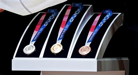 18:50 et | las medallas que se disputarán en el día 2 de tokyo 2020. Las medallas de Tokio 2020, al descubierto por primera vez ...