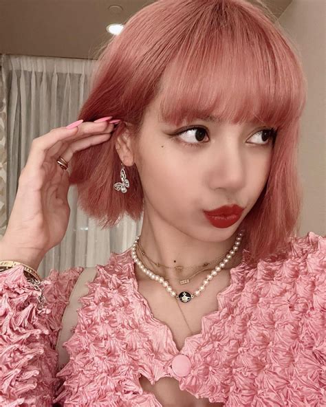 Pin By 𝙹𝚒𝚜𝚘𝚘 On Lisa In 2021 Pink Hair Blackpink Lisa Girl
