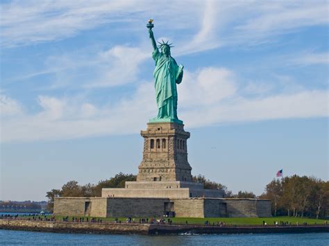 What New York attractions are close to each other?