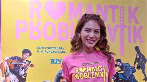 Lania Fira Adu Akting Dengan Bisma Karisma Di Film Romantik