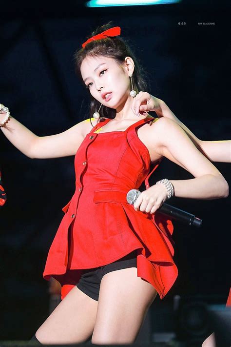 Jennie Hễ Lên đồ đỏ Là “cháy” Hết Cỡ Bộ Váy ở The Show Bị Chê Sến Rện Mà Vẫn “cân” đẹp Là Thấy