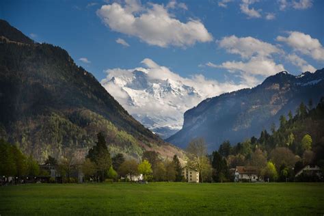 Explore Interlaken Alpine Paradise Nestled In Swiss Alps Switzerland