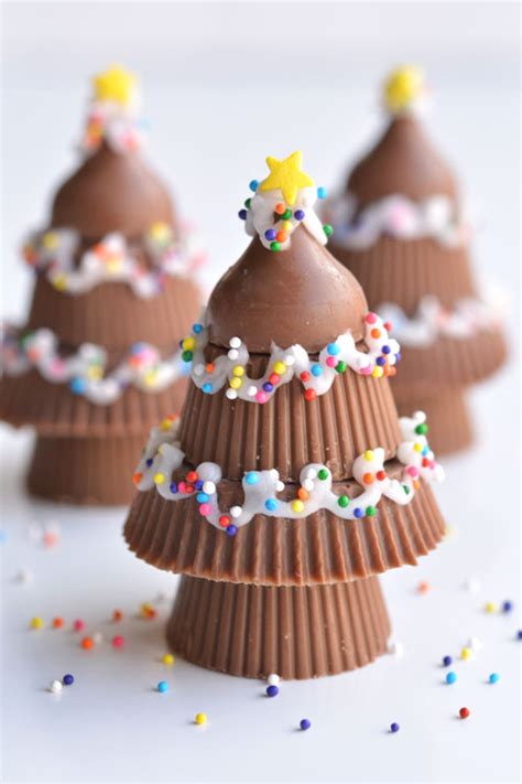 Wondering what to do while you wait for santa? 25 Fun Christmas Treats - Fun-Squared