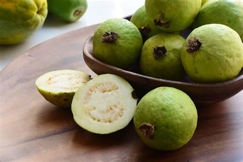 What Is Guava And How Do You Eat It Fine Dining Lovers