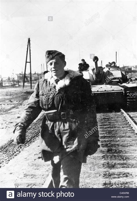 Soldat Der Waffen Ss In Belgorod 1943 Stockfotografie Alamy