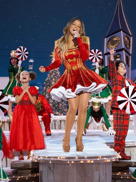 Mariah Careys Holiday Special Has The Festive Fabulous Fashion To Match Mariah Carey