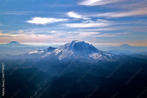 Mount Rainier With Mt Hood Mat St Helens And Mt Adams Foto De Stock