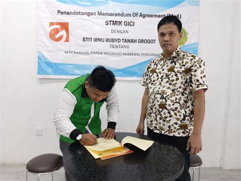 Semua institusi pendidikan tinggi awam dan swasta ditutup. Benchmarking Sistem Informasi Akademik Perguruan Tinggi ...