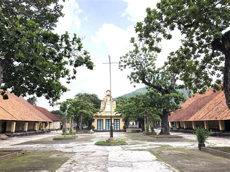 Bất kỳ người nào cũng có quyền bắt và giải ngay người đang bị truy nã đến cơ quan công an, viện kiểm sát hoặc. Trại Phú Hải có đầy đủ các công trình phục vụ đời sống ...