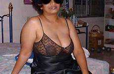 aunty indian buxom