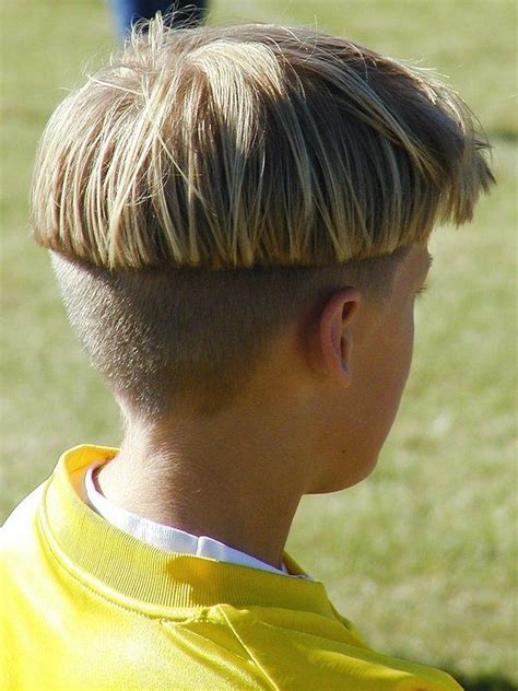 All of these cuts work with the various hair types boys can have, from fine to thick and straight to curly. Pin by arno devilee on Bloempot | Boys haircuts, Bowl ...