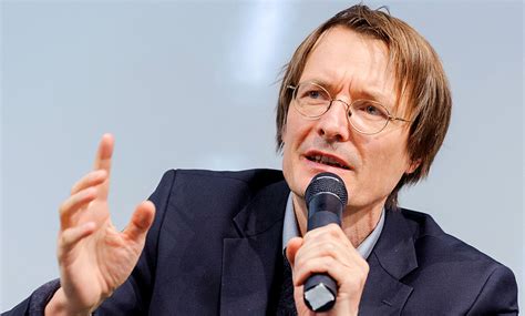 „regulärer unterricht fällt für mindestens ein jahr aus. vielleicht will lauterbach den regulären unterricht ja so lange aussetzen, bis alle kinder und lehrer geimpft sind. Verbot von Benzin- und Dieselautos (Verbrennerverbot!)