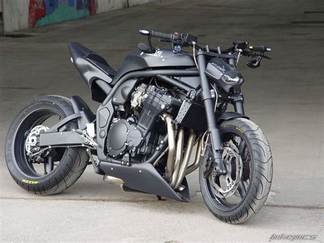 street fighter motorcycle suzuki